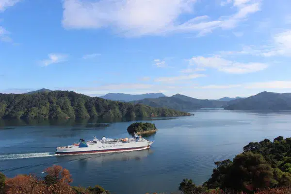 Image by Lucky Rentals